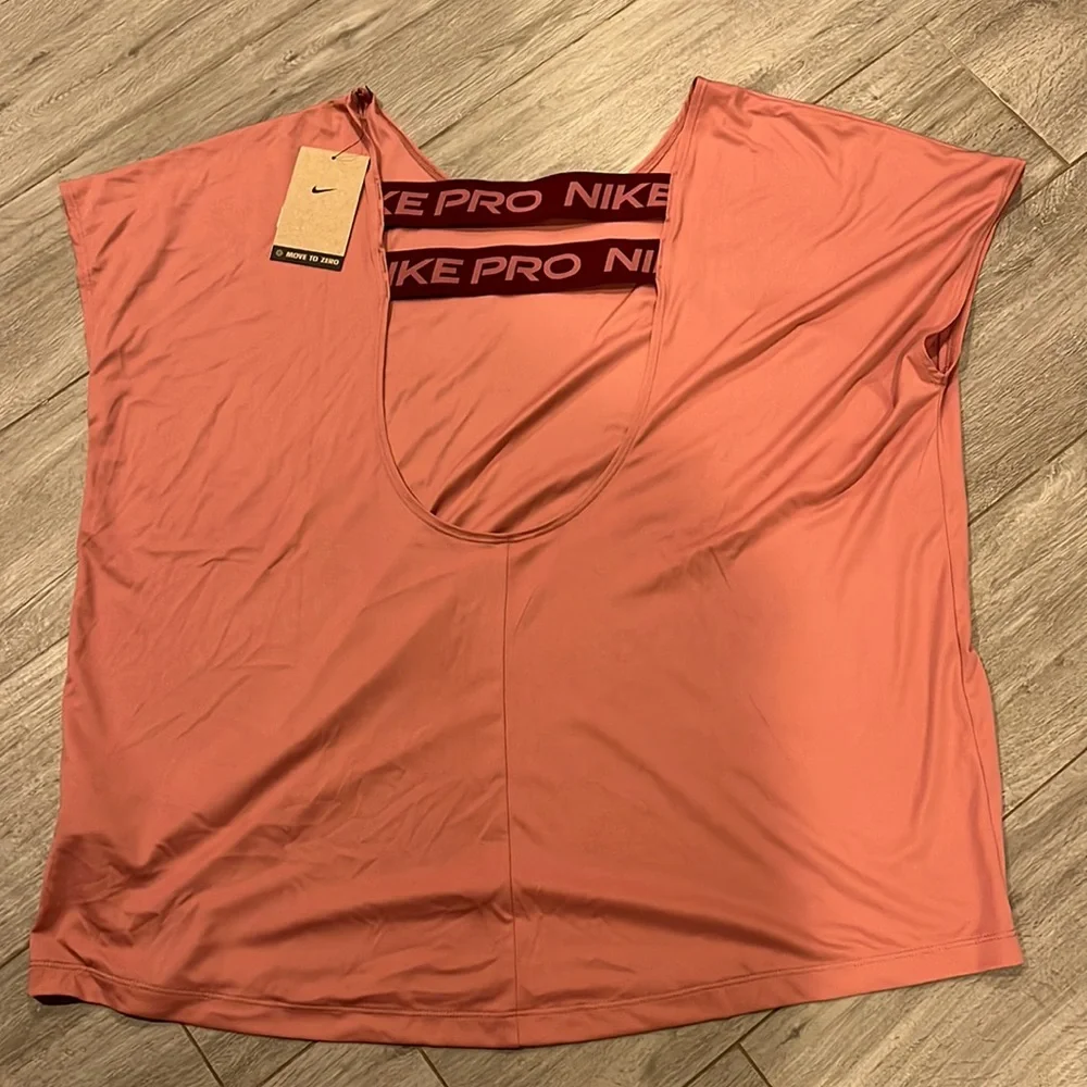 🌸New Arrival🌸 Nike Pro women’s top